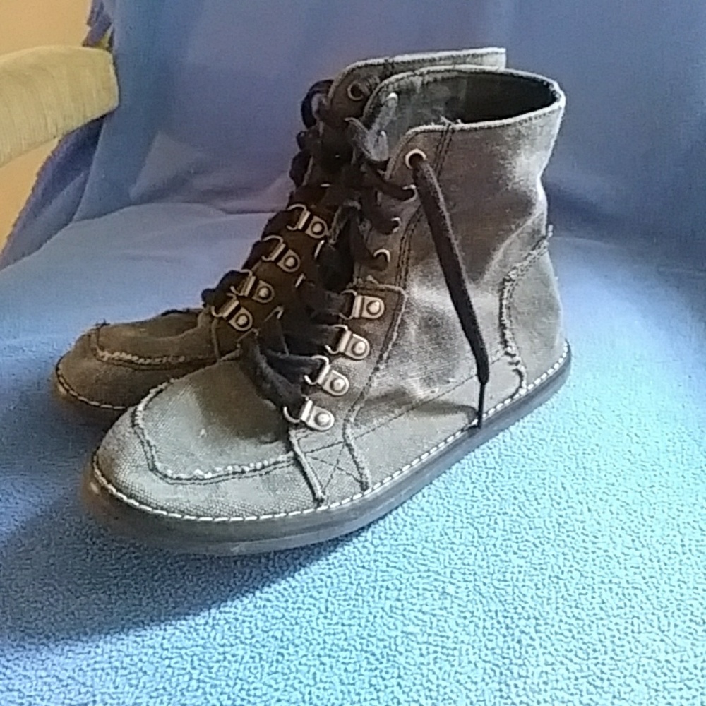 Rocket Dog distressed canvas boots